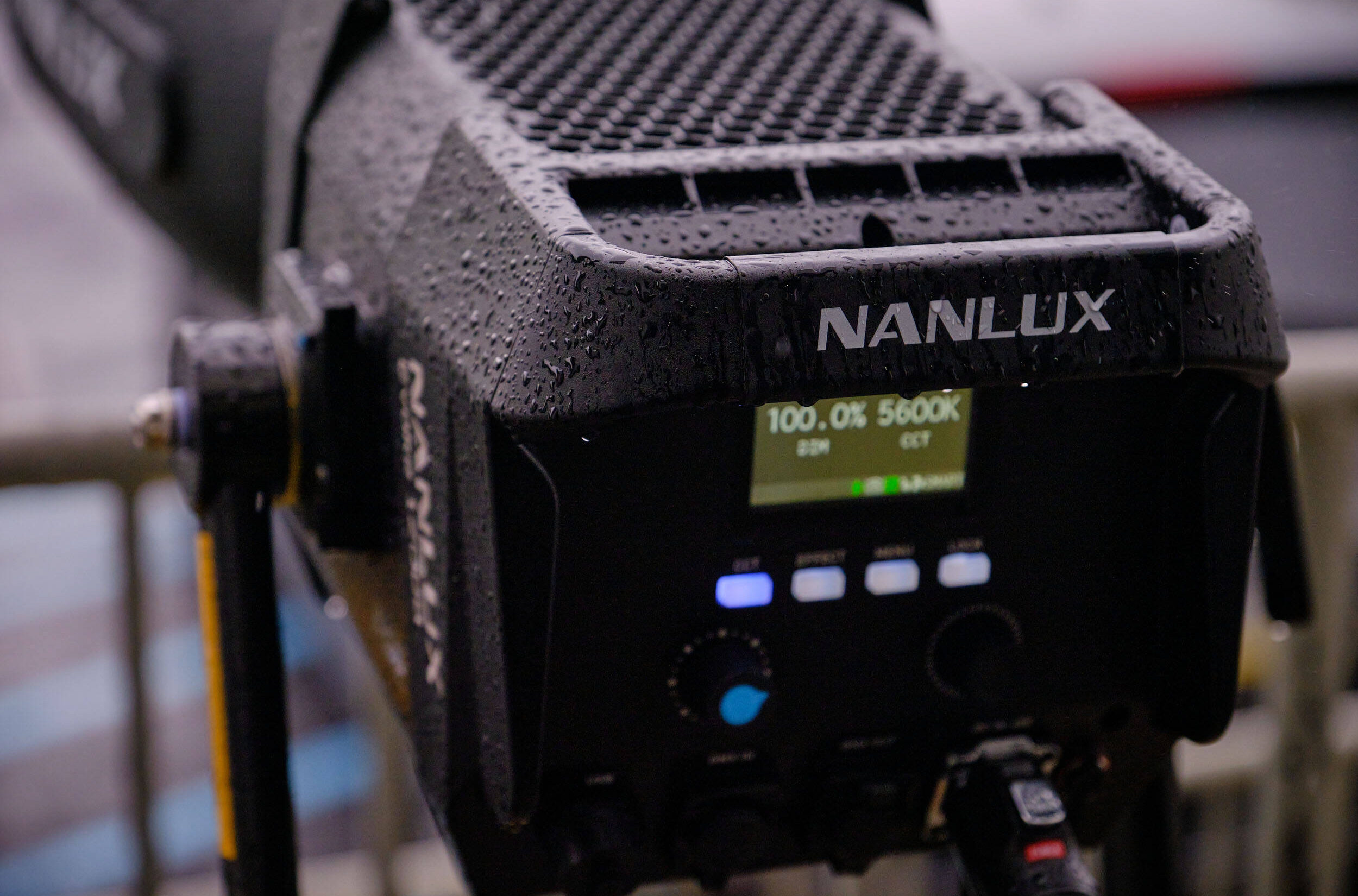 NANLUX Evoke 1200B Spot Light with Trolley Case (11)