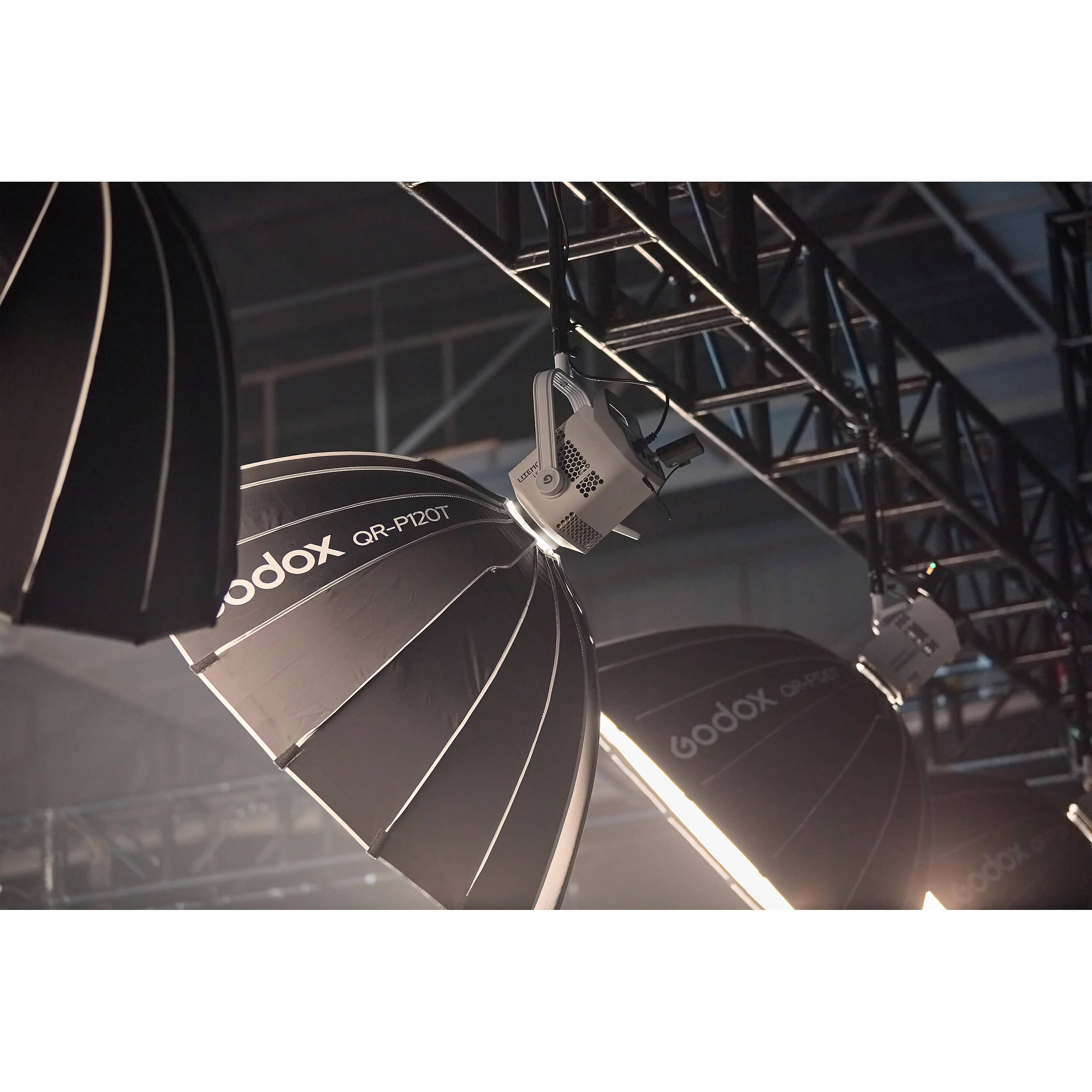 Godox Litemons LE300Bi LED Monolight - Image 6