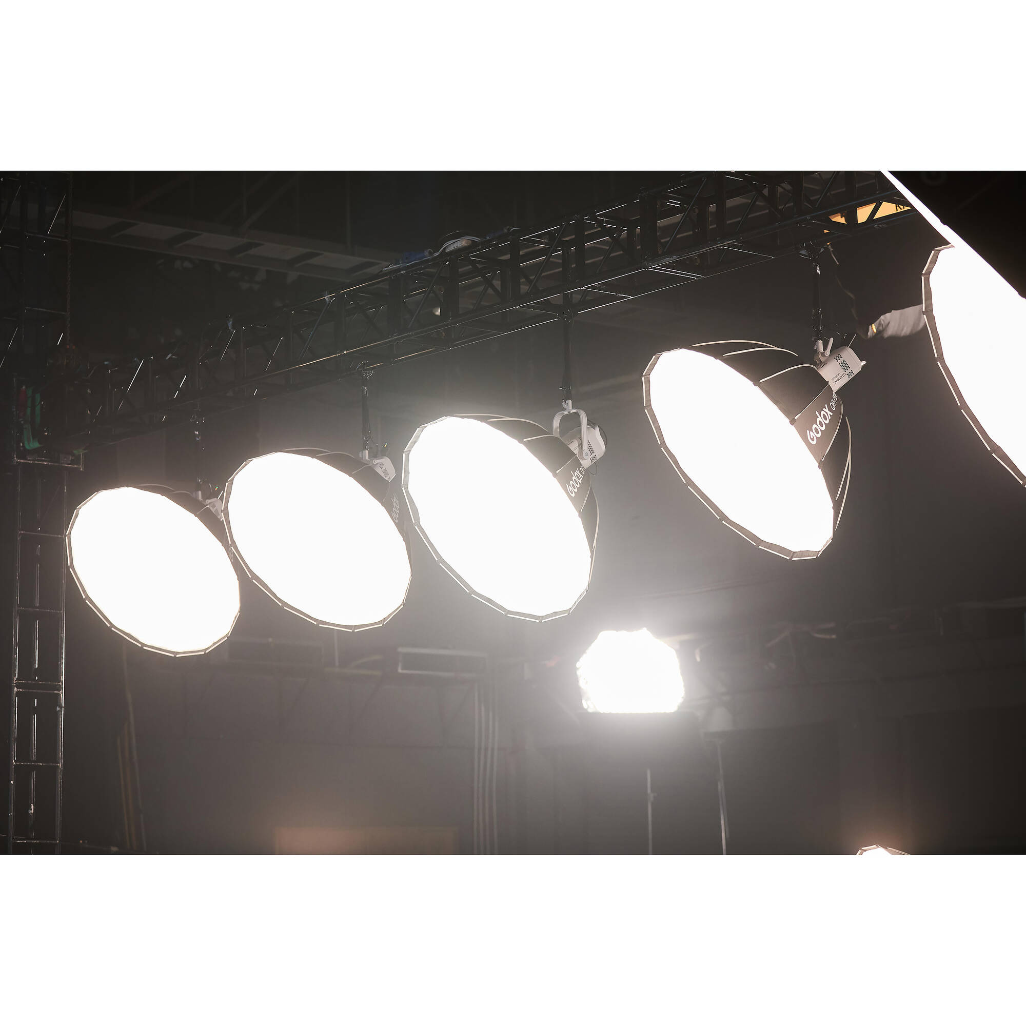 Godox Litemons LE300Bi LED Monolight - Image 11